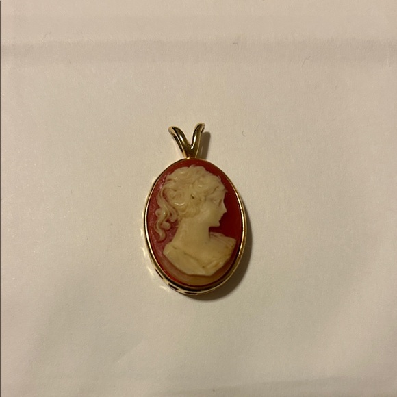 Jewelry - Cameo pendant